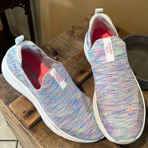 Skechers D’Lux Walker women’s slip on sneakers size 11. Gently worn